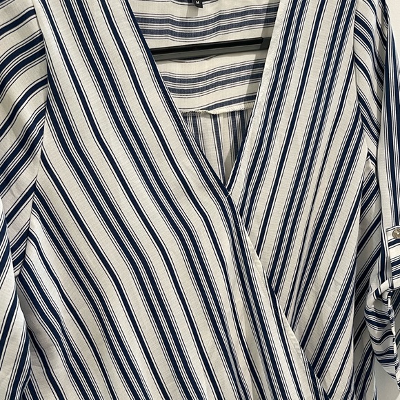 West Kei Blue Stripes White Blouse size Med - Picture 5 of 7